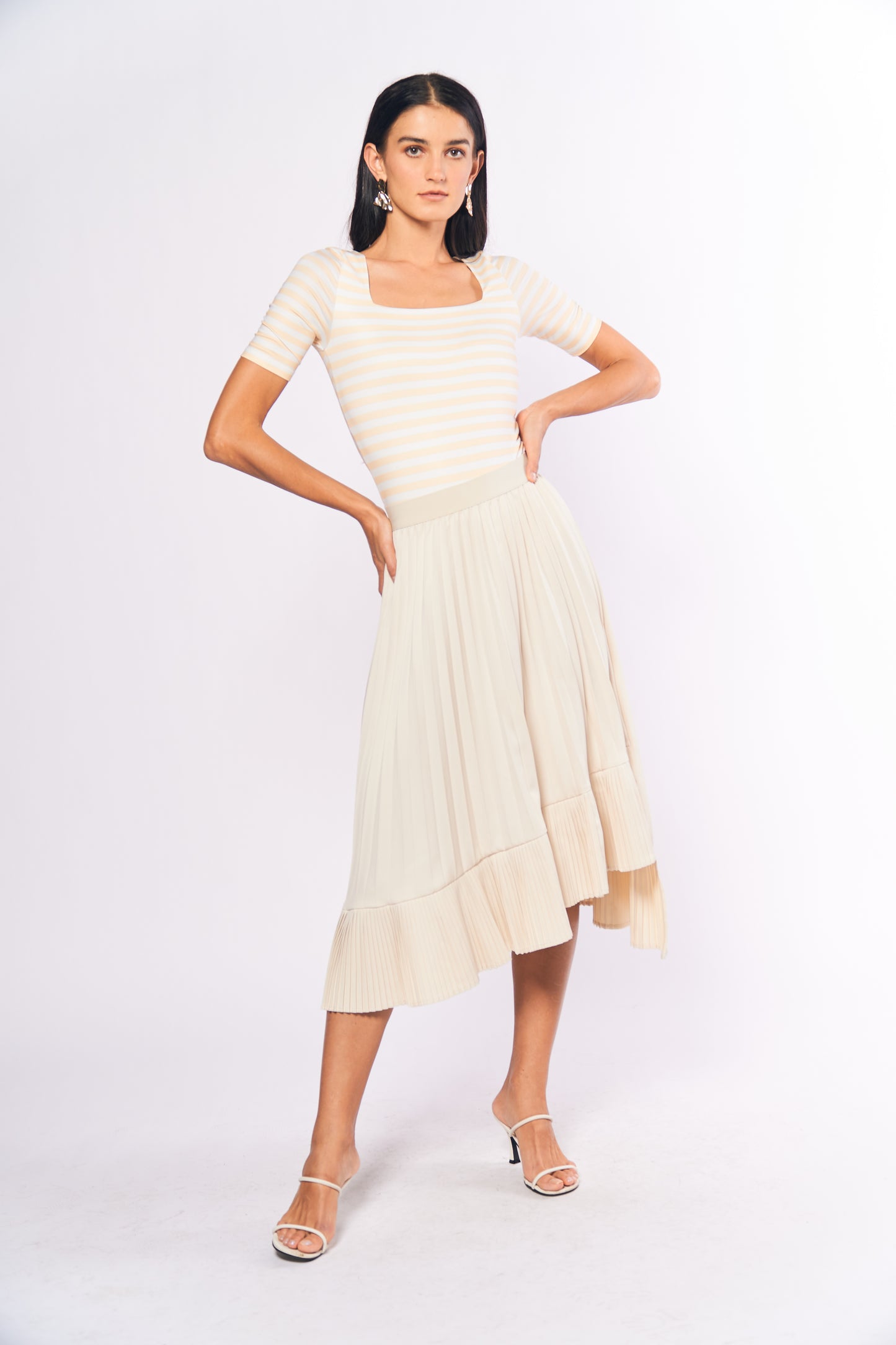 Monochromatic Abuella Pleated Skirt (Beige)