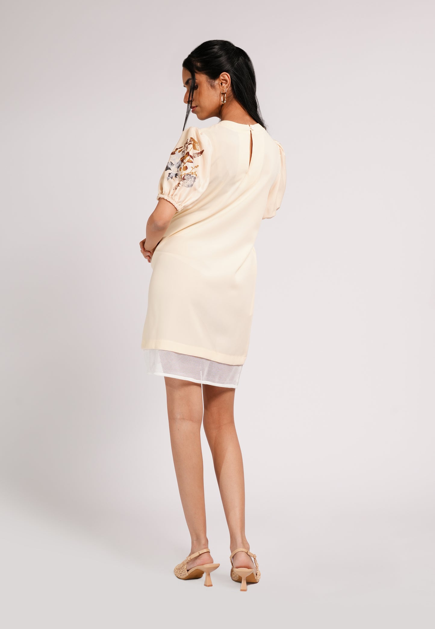 Candid Short Sleeve Dress (Spot Print Beige)