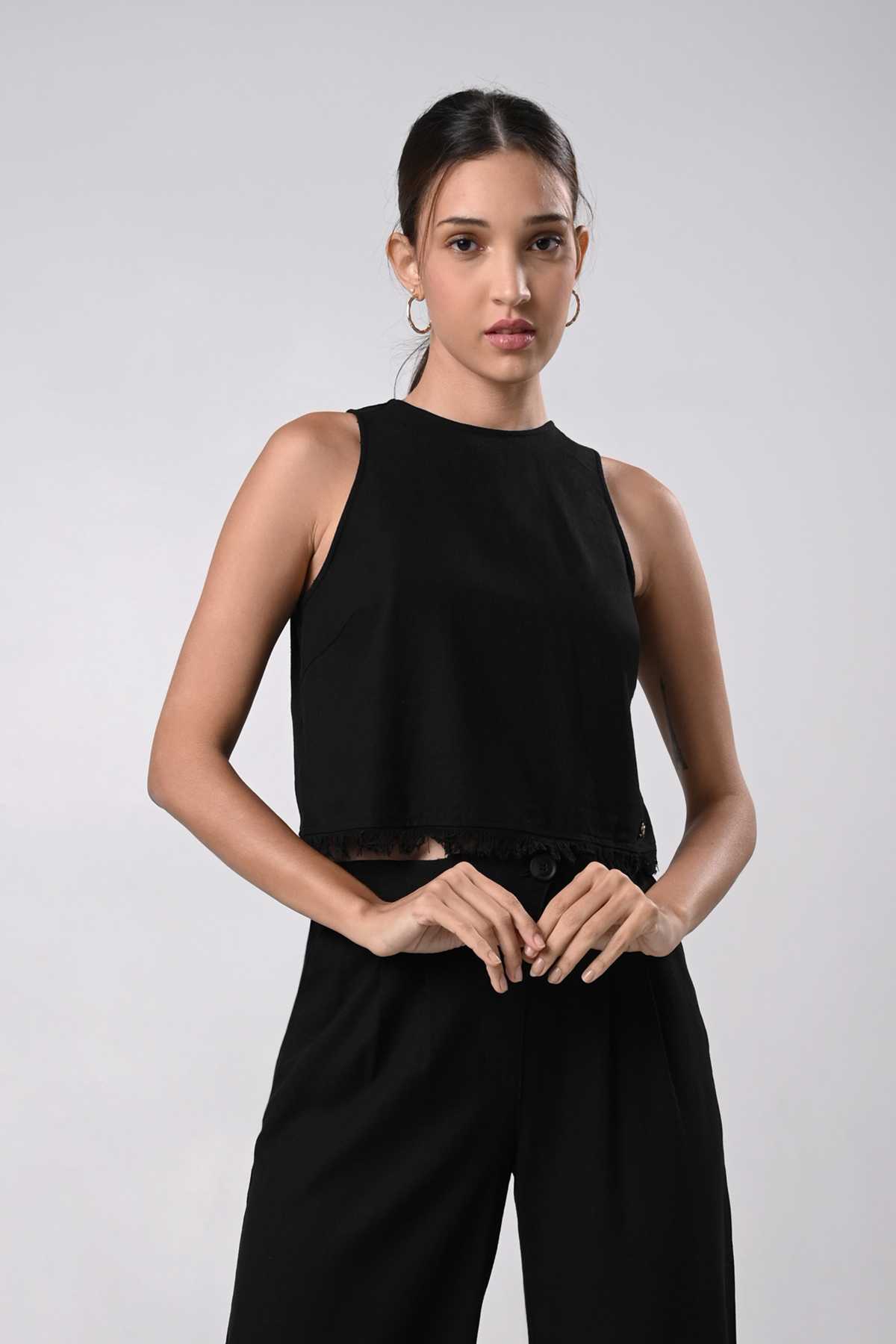 Darman Sleeveless Top (Black)