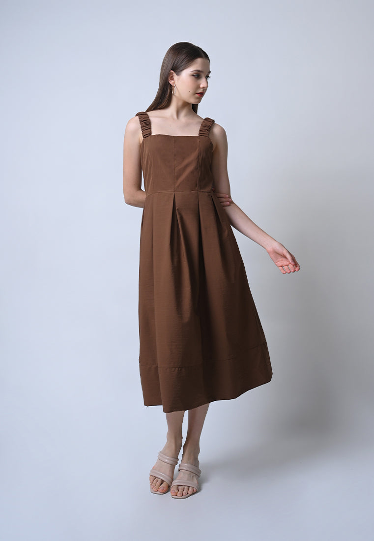 Fluent Sleeveless Dress (Brown)
