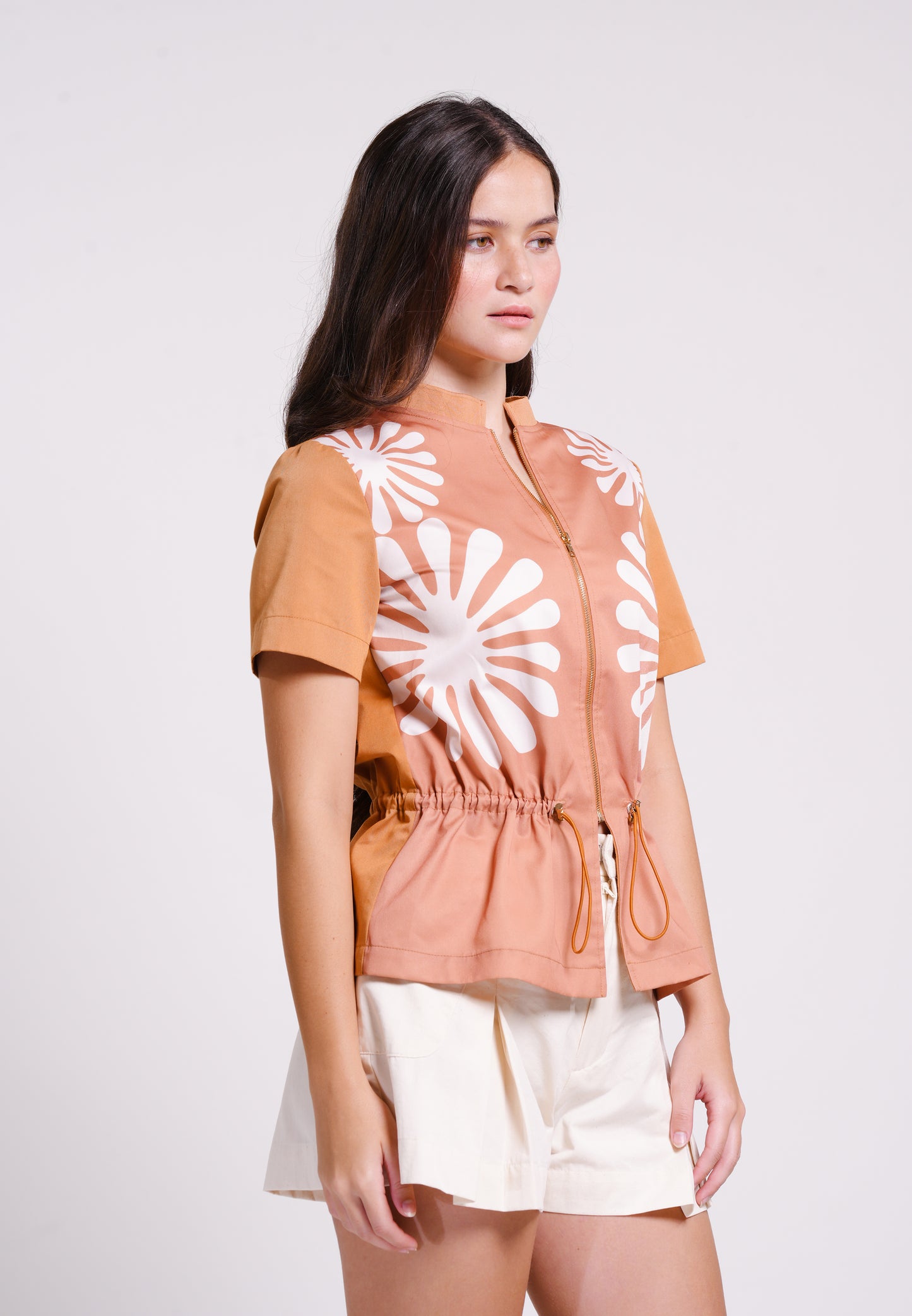 Brettle Short Sleeve Top (Spot Print Camel)