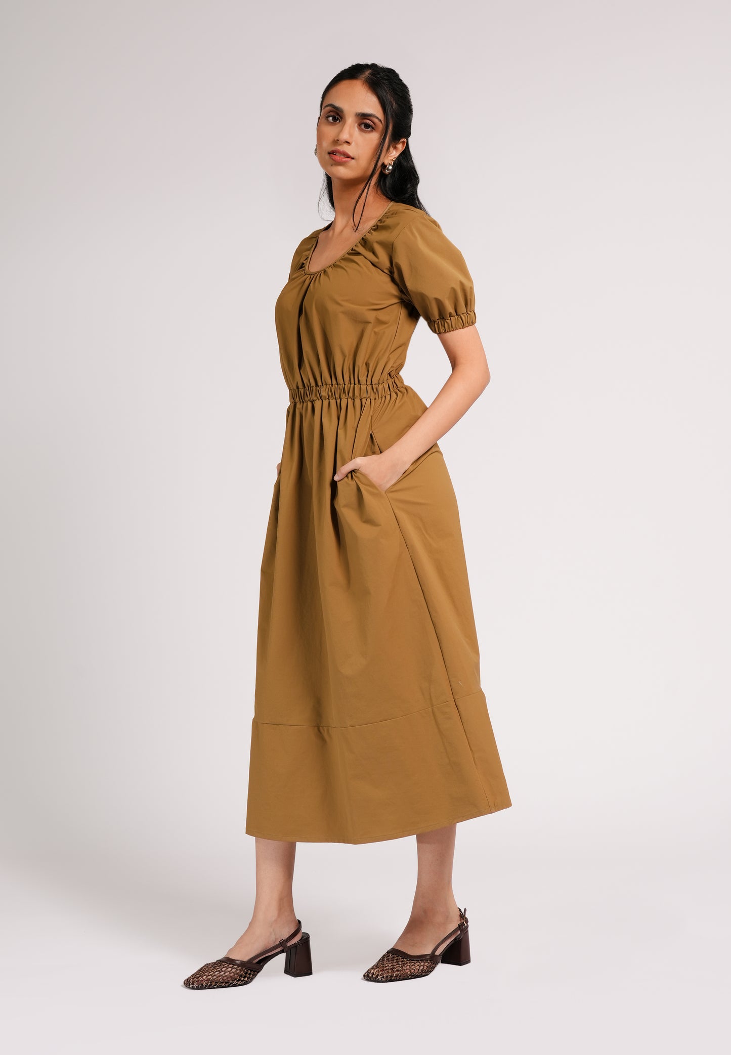 Cameo Short Sleeve Dress (Dark Khaki)
