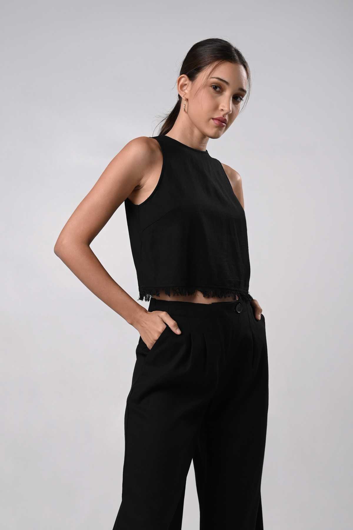 Darman Sleeveless Top (Black)