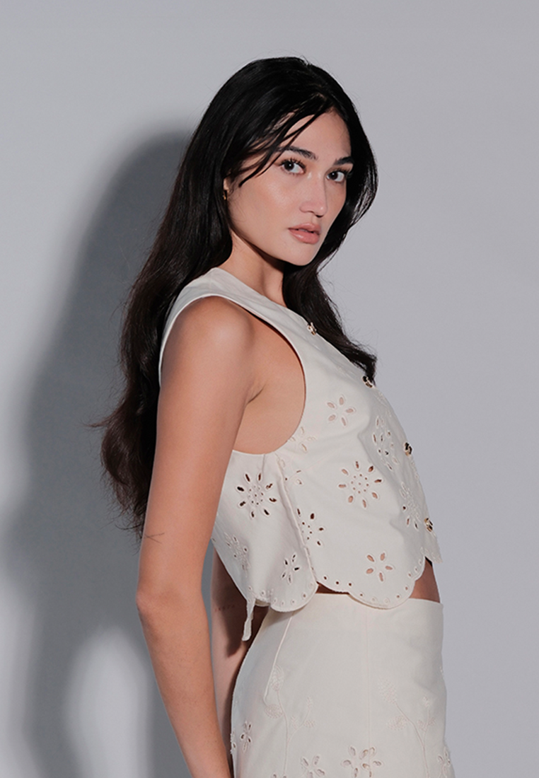 Holiday 2025 Jazzey Sleeveless Top (Beige)