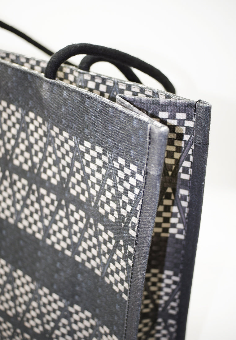 Plains & Prints × Pete Rich Tote Bag W/ Charm (Black/Cream)