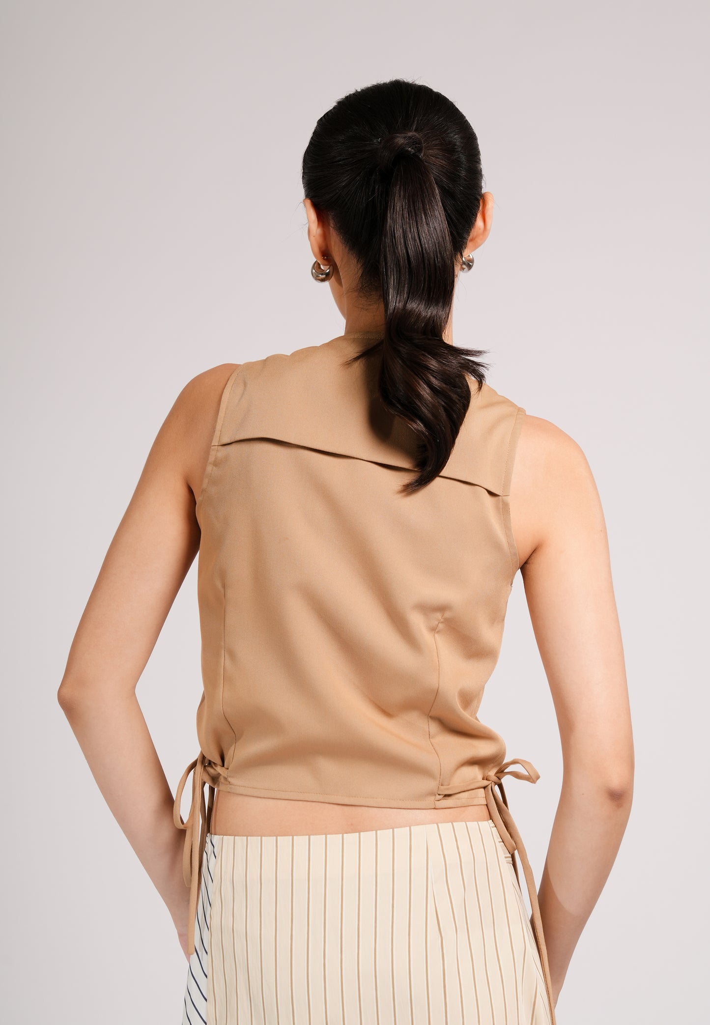 Carson Sleeveless Top (Khaki)