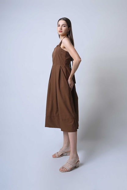 Fluent Sleeveless Dress (Brown)