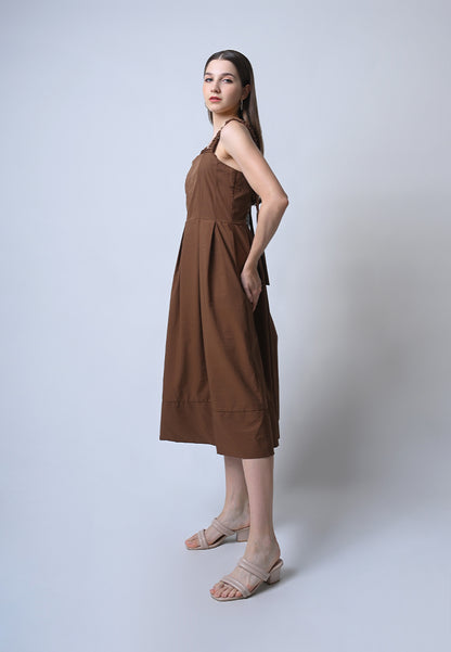 Fluent Sleeveless Dress (Brown)