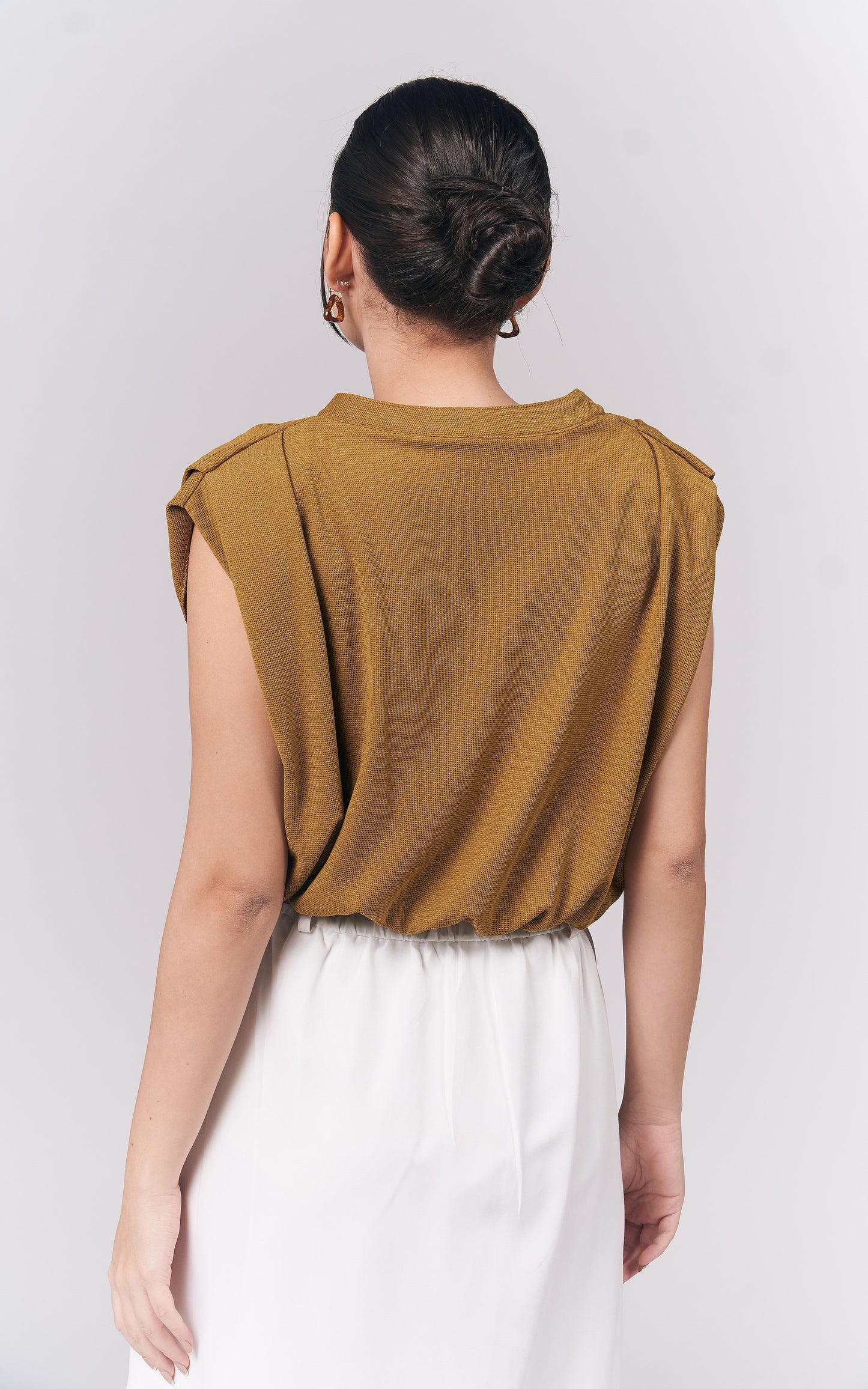 Jaydenn Sleeveless Top (Avocado)