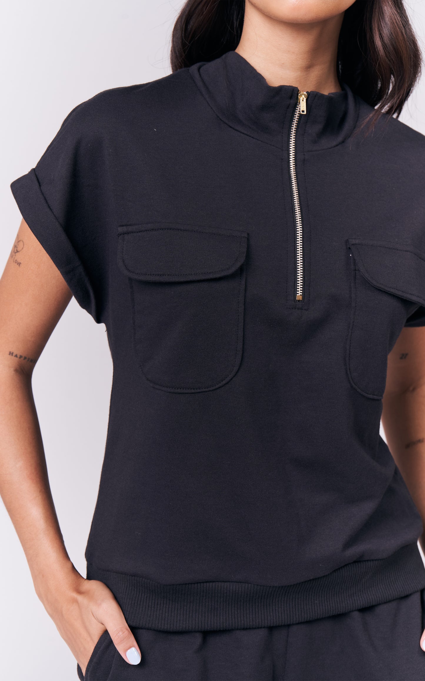 Jishie Short Sleeve Top (Black)