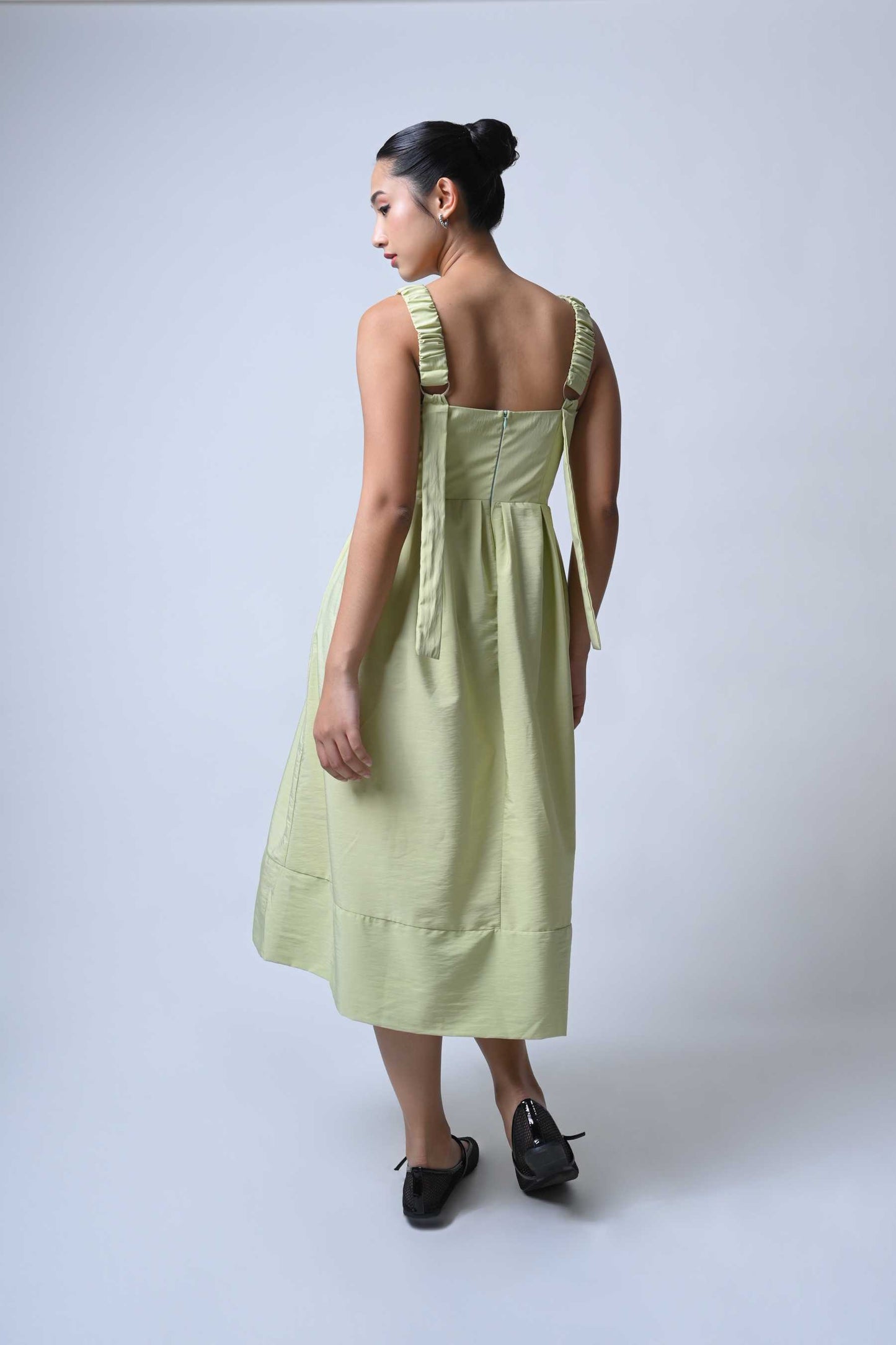 Fluent Sleeveless Dress (Matcha)