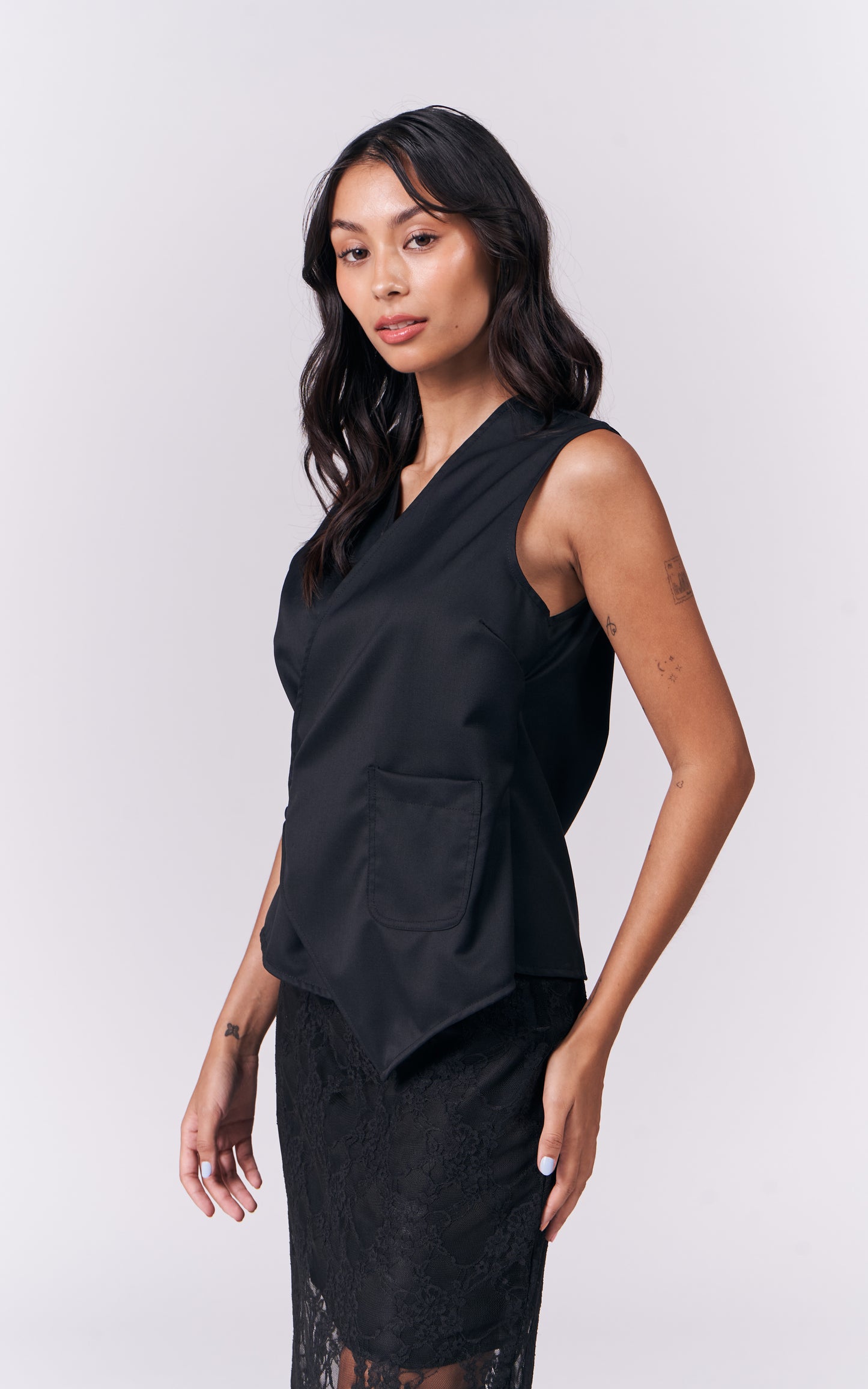 Inaya Sleeveless Vest Top (Black)