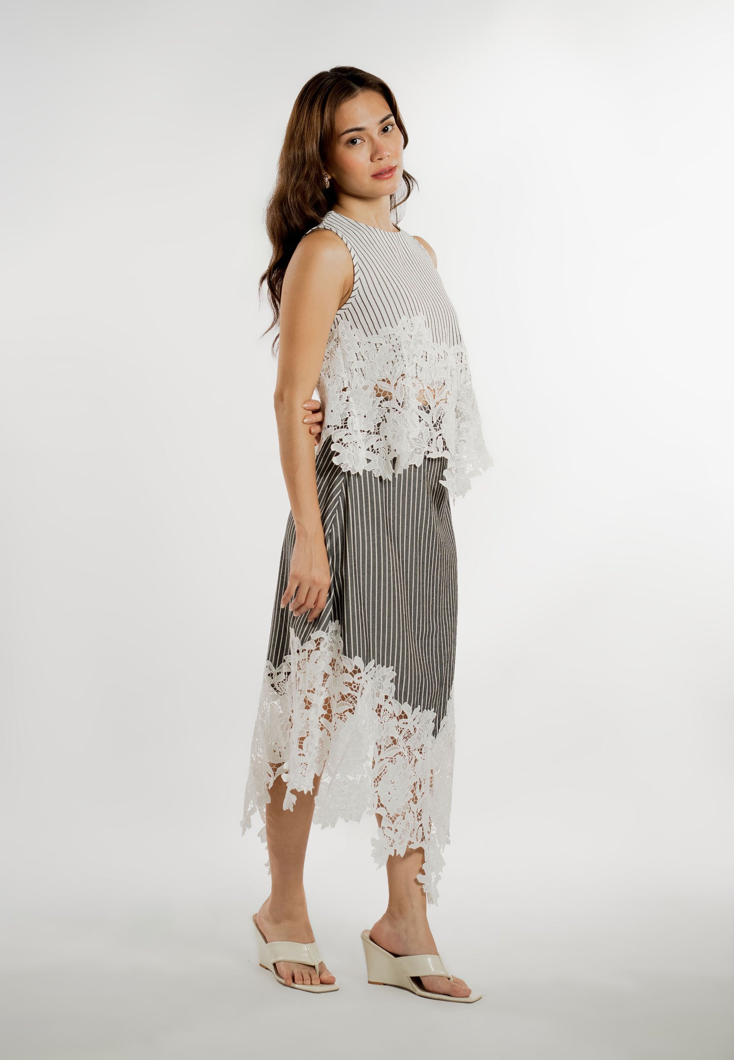Edelwise Skirt (Striped Gray)