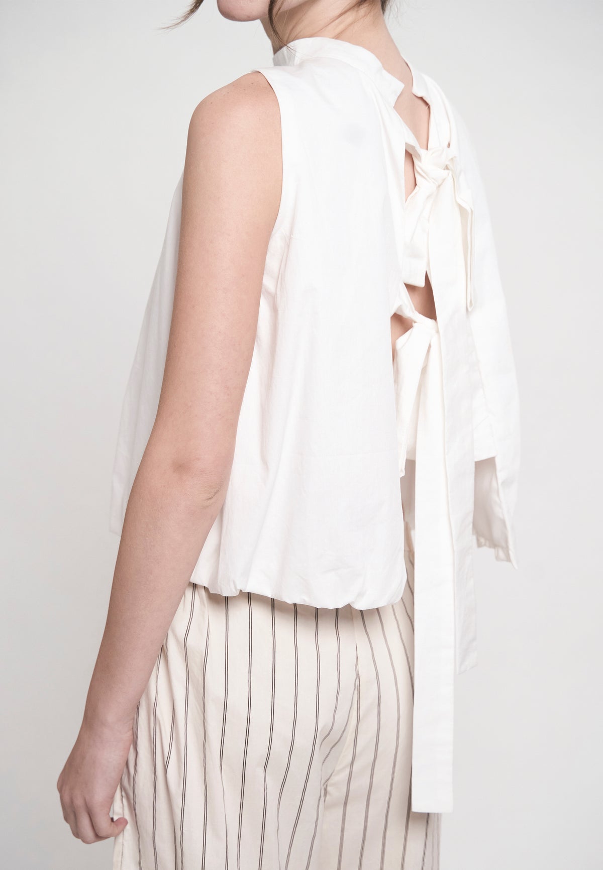 Genesy Sleeveless Top (Offwhite)