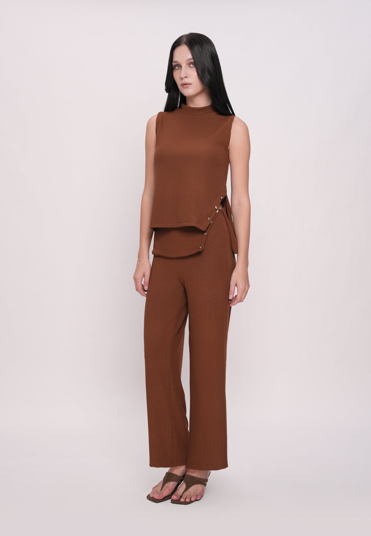 Hemedy Sleeveless Top (Brown)