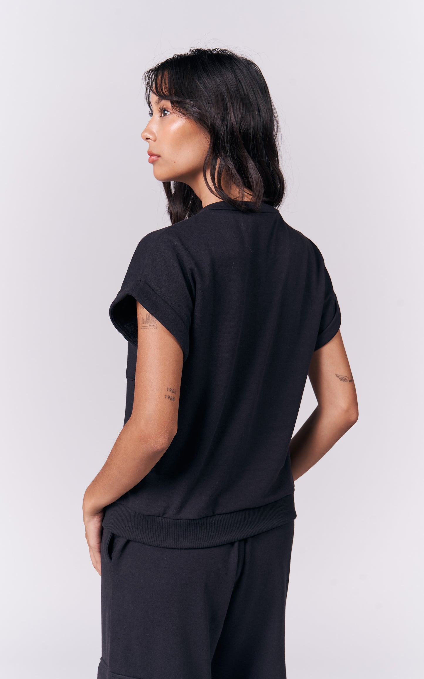 Jishie Short Sleeve Top (Black)