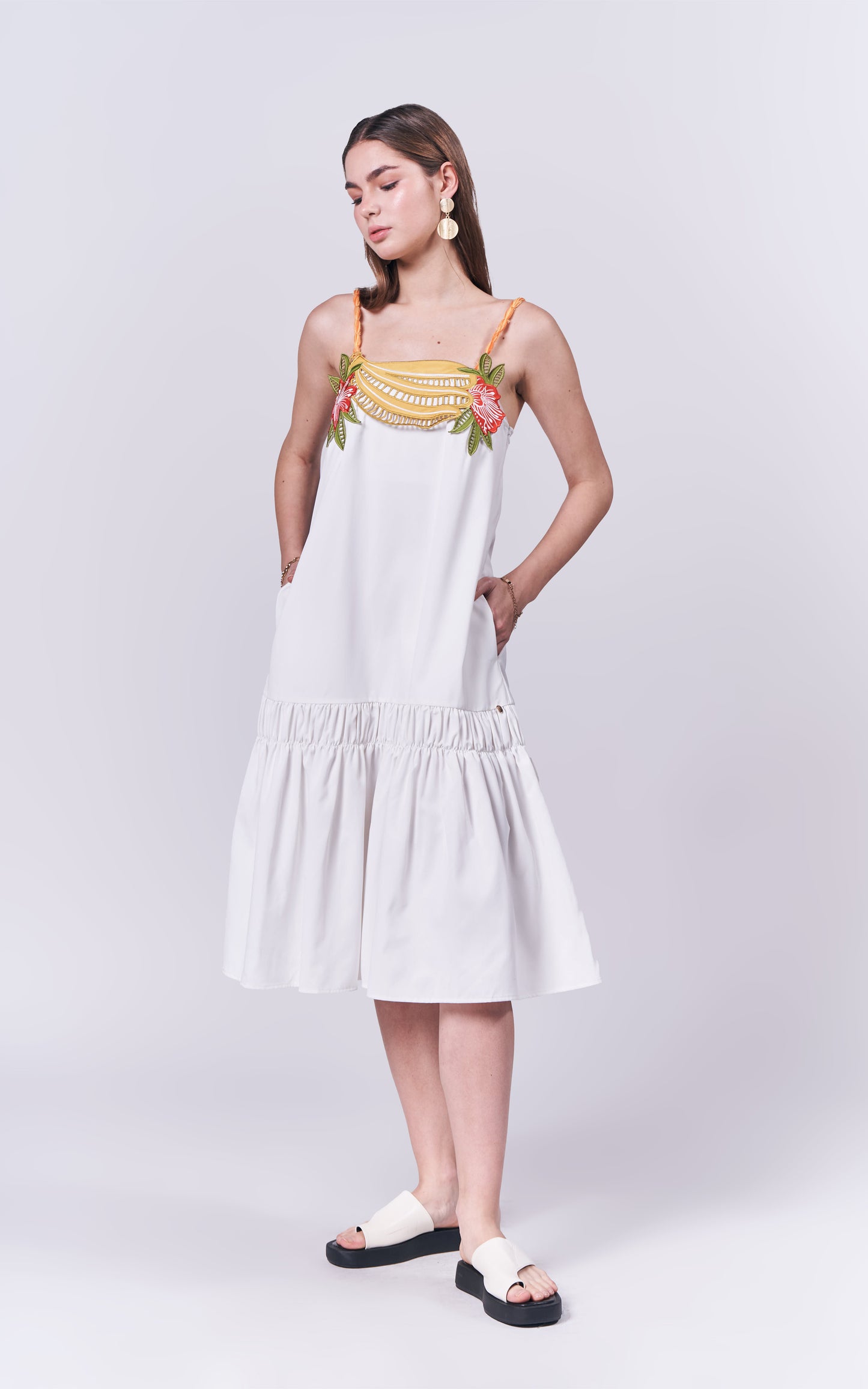 Summer Dresses 2025 Banana Sleeveless Dress (Offwhite)