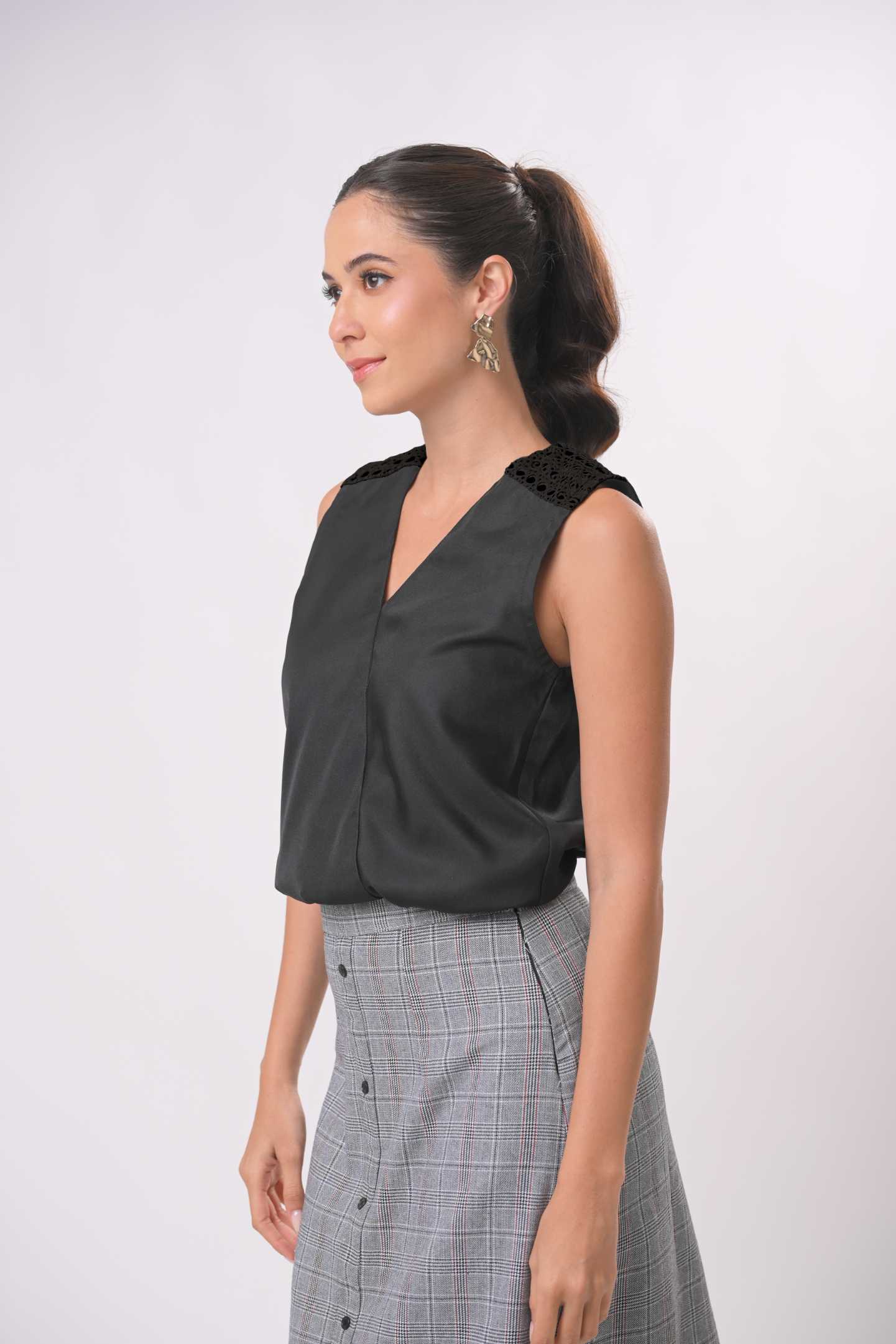 Binger Sleeveless Top (Black)