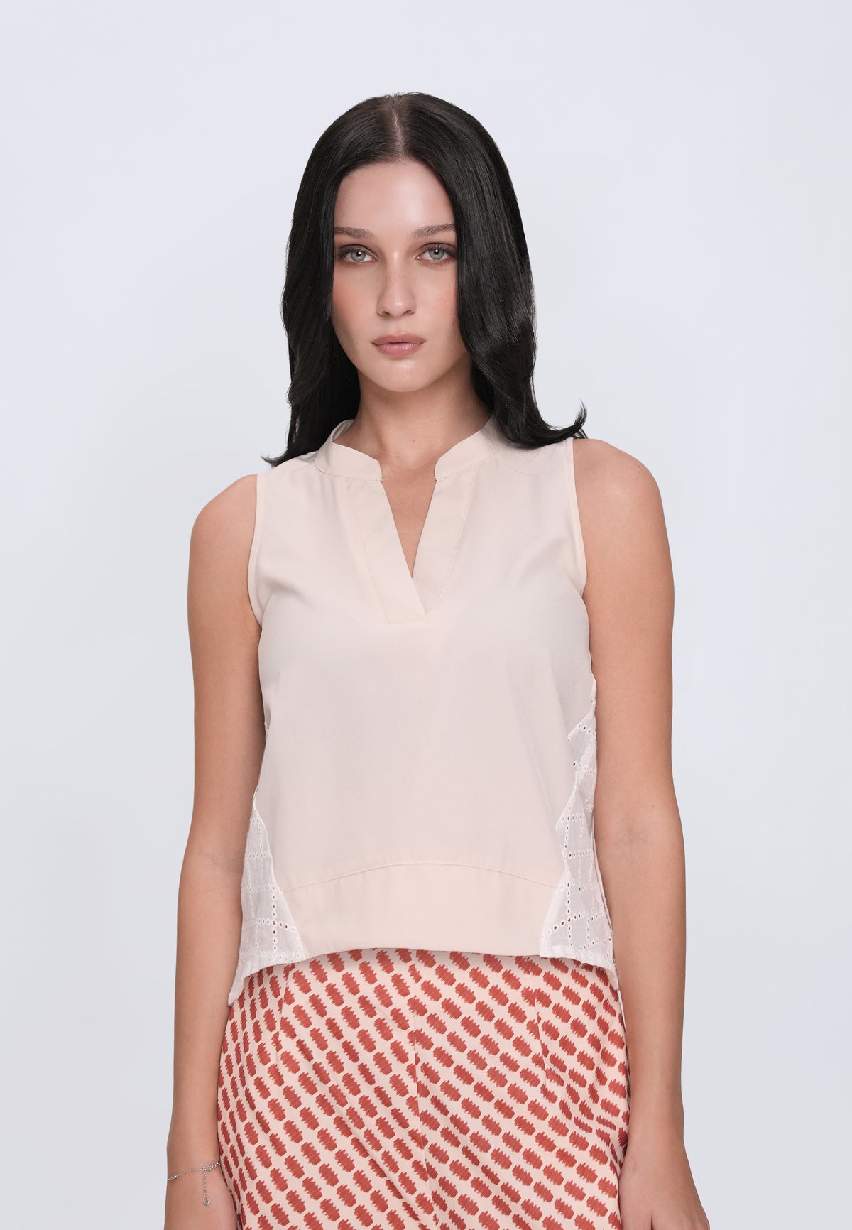 Hellena Sleeveless Top (Nude/White)