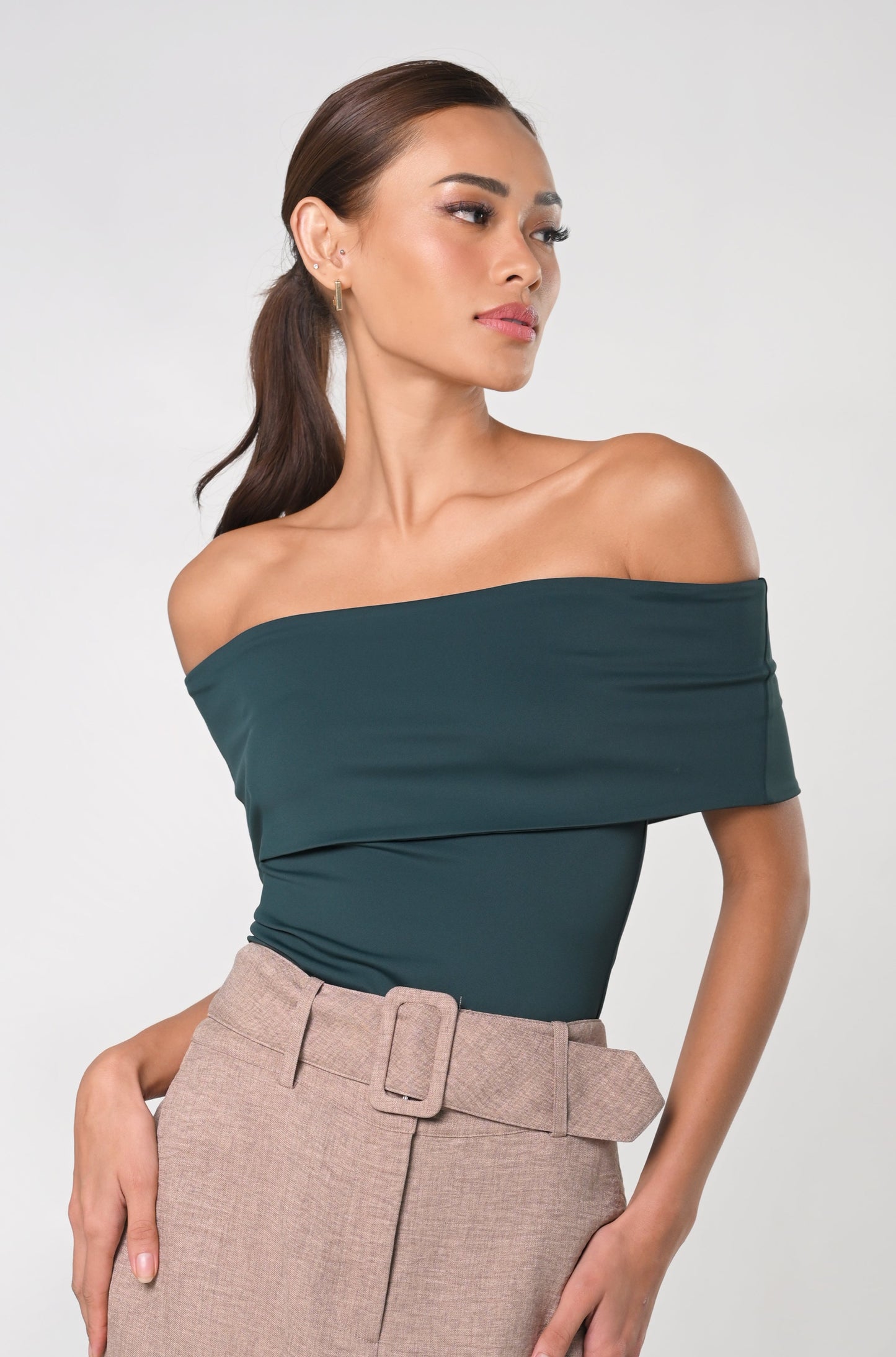 Secret Garden Jazlyn Short Sleeve Offshoulder Top (Green)