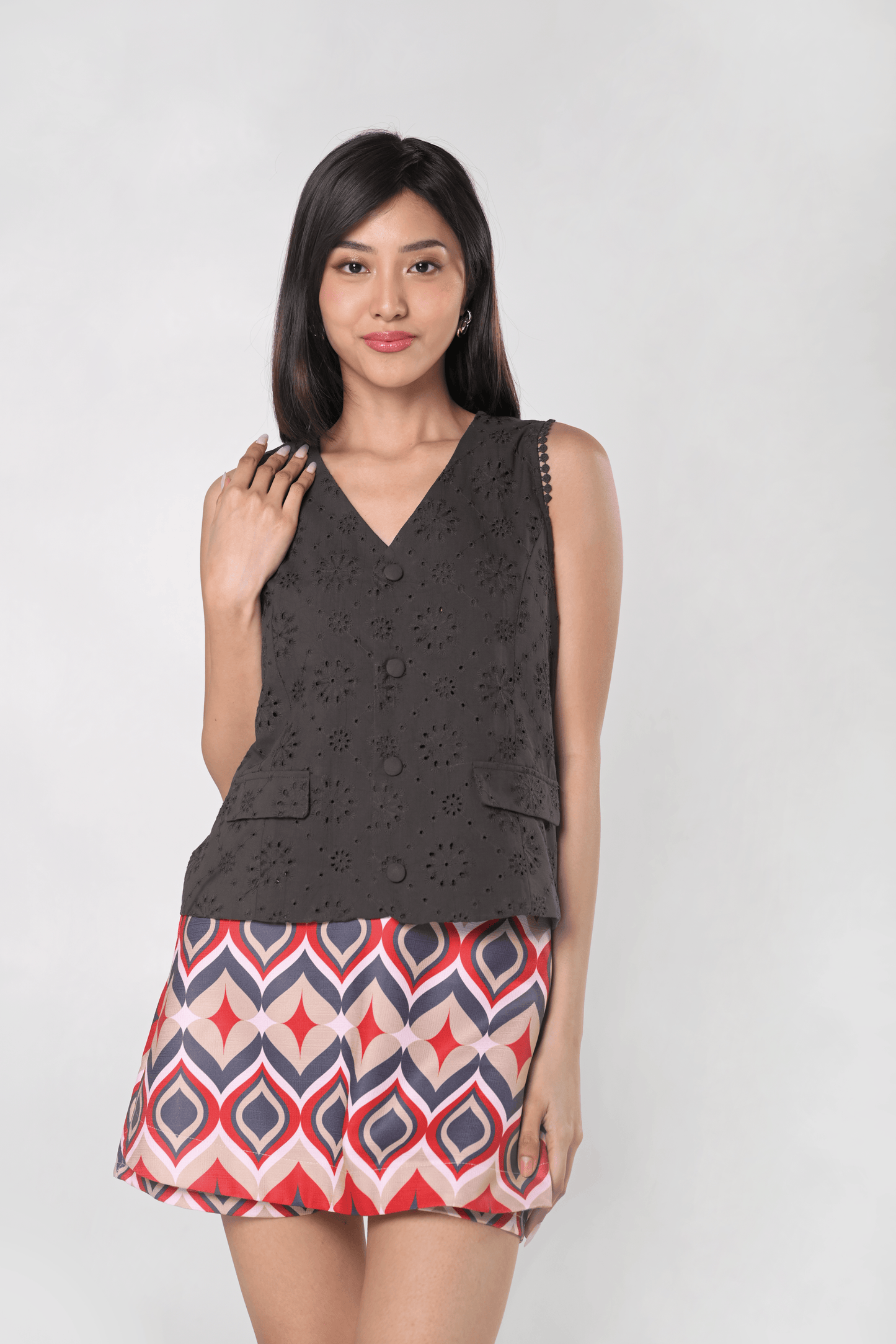 Wonderland Karlee Sleeveless Top (Black)