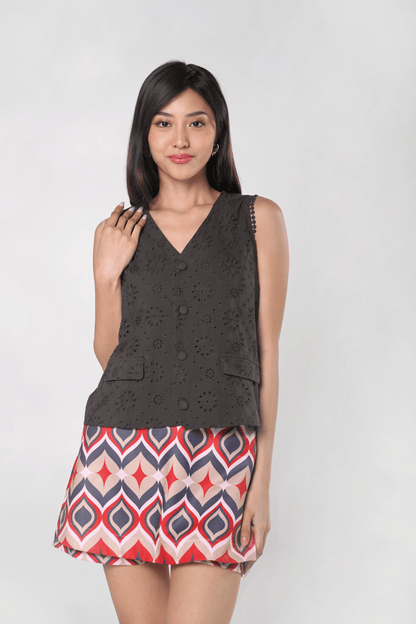 Wonderland Karlee Sleeveless Top (Black)