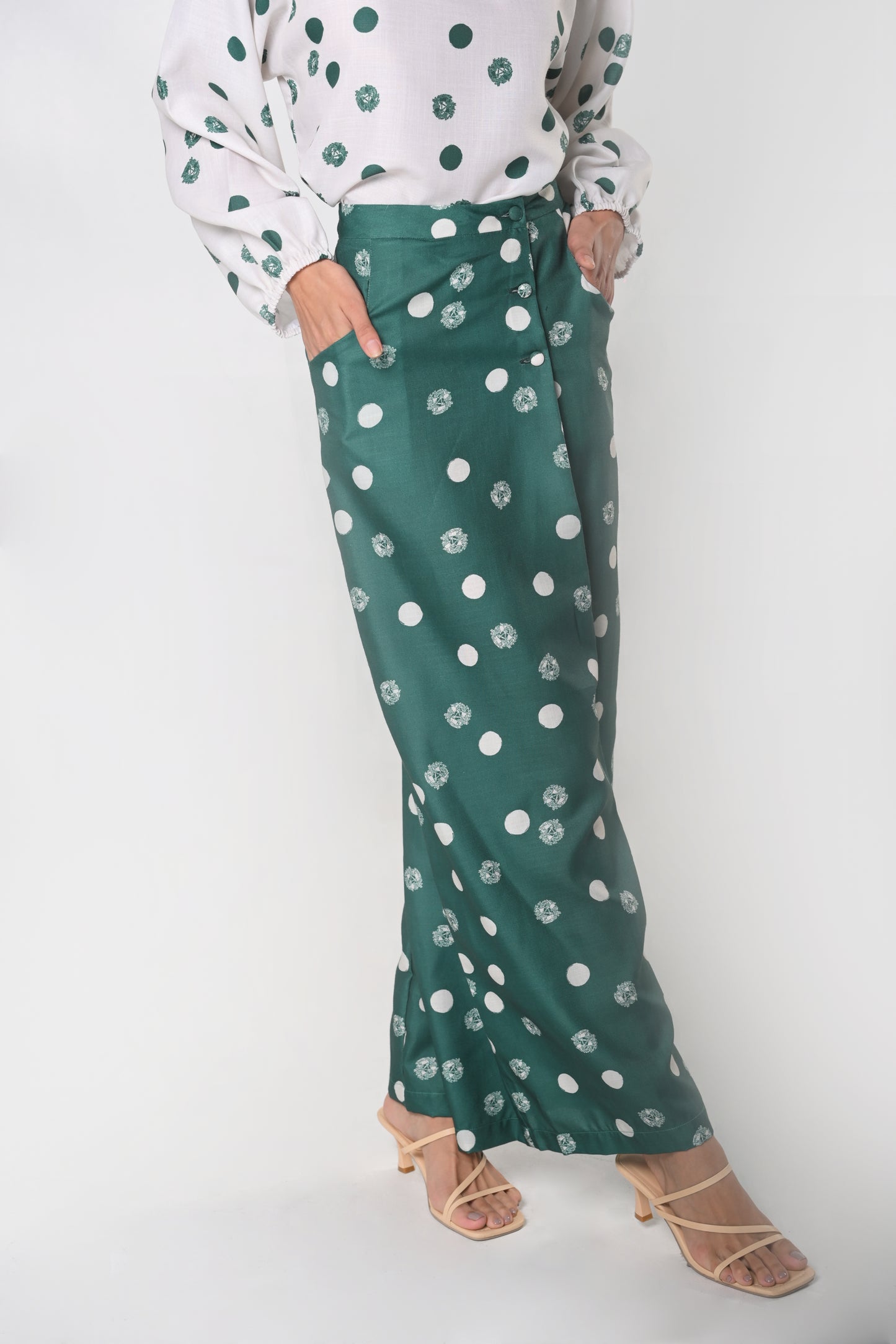 Wonderland Karou Pants (Green/White)