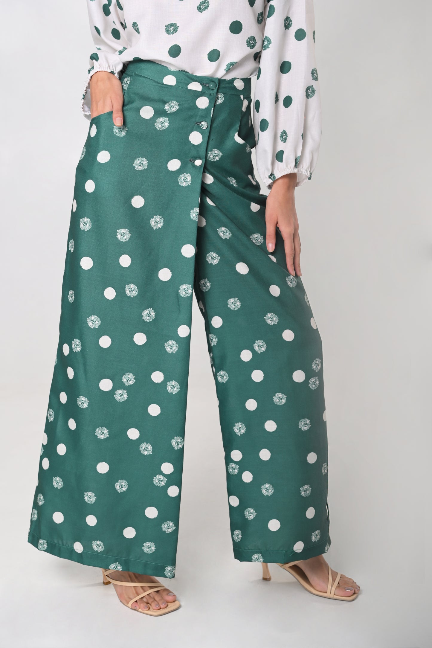 Wonderland Karou Pants (Green/White)